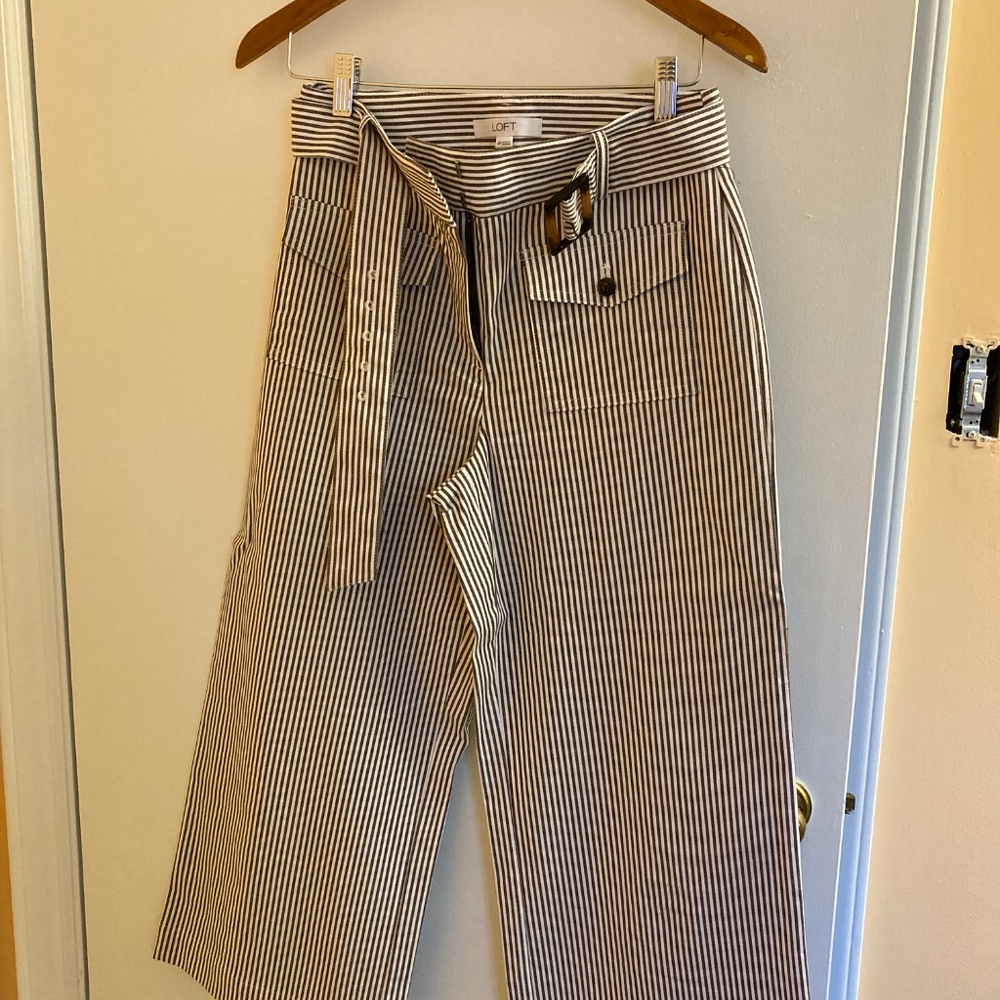 Women's Capri wide-leg pants, size 4